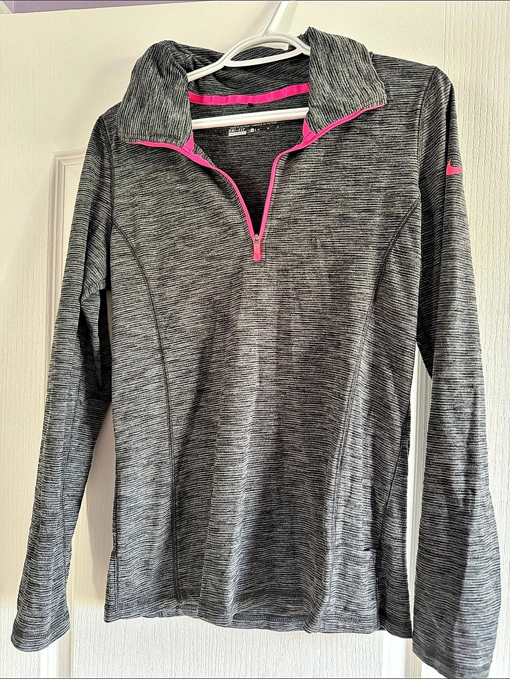 Nike Golf Tour Performance Dri-FIT 1/4-Zip Pullover Gray & Pink Medium